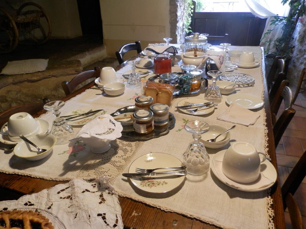Residenza Di Paese Castello Del Poggio Hotel Ferentillo ภายนอก รูปภาพ